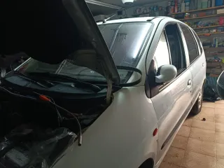 Renault Scenic 1.9 dci 2000 a reparar o piezas