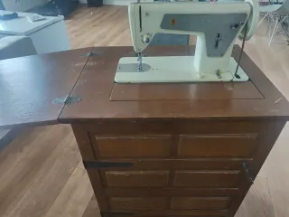 Máquina de coser Singer beige