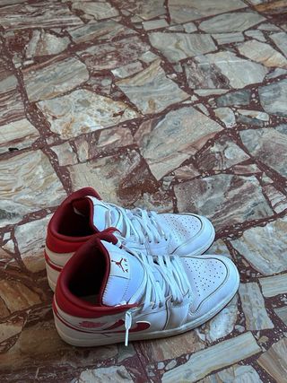 Scarpe Jordan Air Mid Bianche Rosse