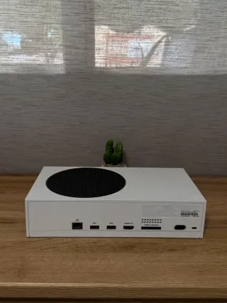Xbox Series S Blanca + Mando
