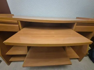 Escritorio madera amplio y resistente