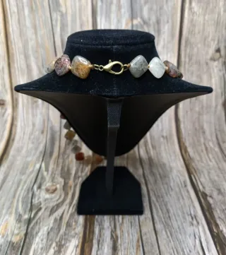 Collar de cuarzo con piedras cuadradas