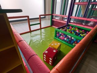 Parque de bolas infantil. Año 2022.