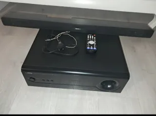 Barra de Sonido Yamaha con Subwoofer y Mando