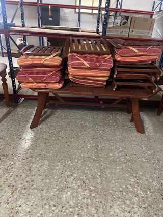 Mesa extensible madera y 8 sillones jardín