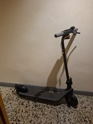 Patinete eléctrico negro