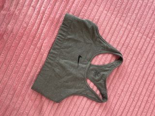 Top sportivo Nike grigio