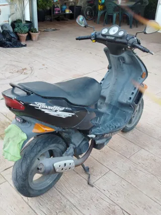 Peugeot Speedfight Scooter Negra