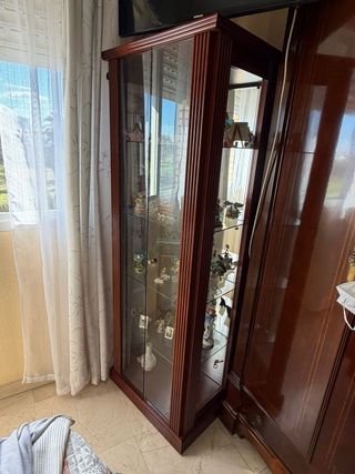 Vitrina madera maciza y cristal