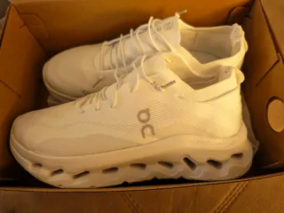 On x Loewe Cloudtilt Talla 38