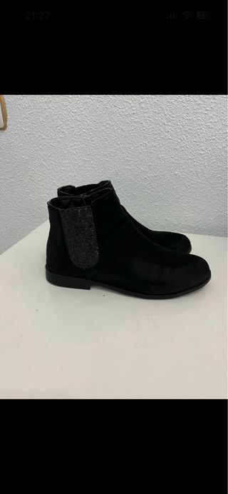 Botines negros con detalle brillante