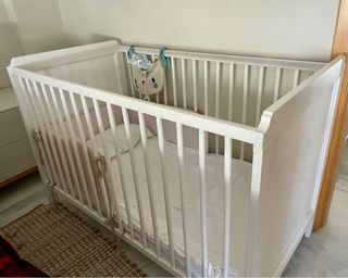 Cuna+colchón+chichonera+ropa de cama