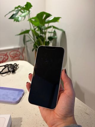 iPhone 13 Blanco + 2 fundas