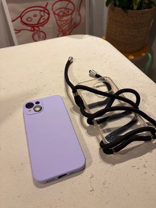 iPhone 13 Blanco + 2 fundas