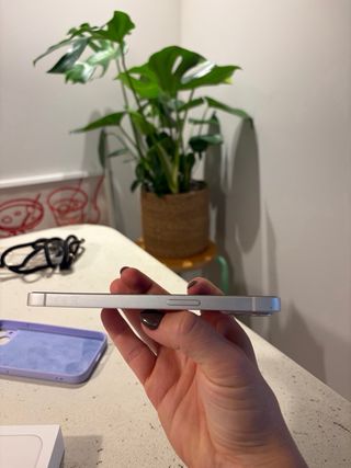 iPhone 13 Blanco + 2 fundas