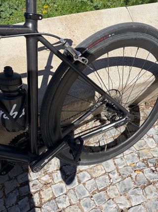 Bicicleta de carretera Trek negra perfecto estad