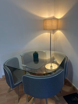 Mesa comedor de cristal con 4 sillas