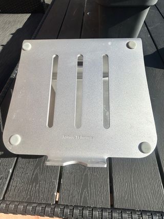 Soporte de acero para portátil