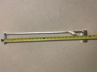 Toallero de pared metálico plateado