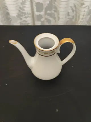 Teiera caffettiera in porcellana bianca e oro