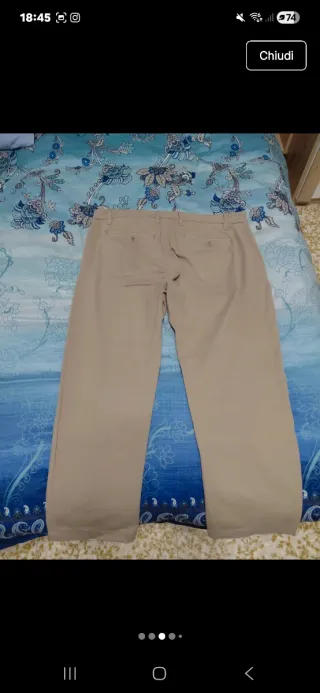 Pantaloni beige e verdi