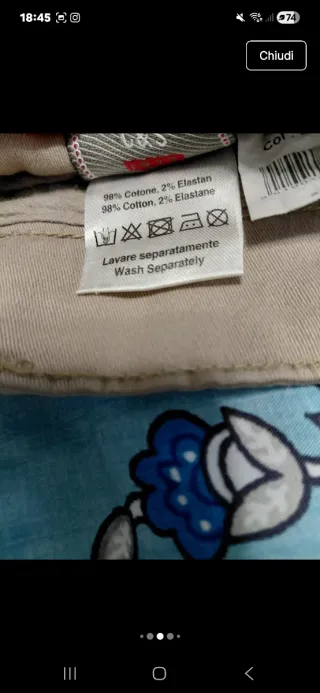 Pantaloni beige e verdi