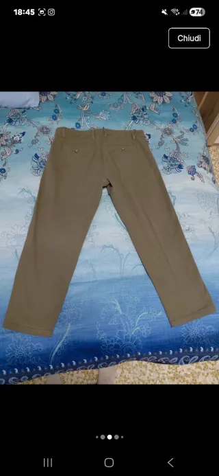 Pantaloni beige e verdi