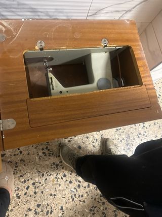 Máquina de coser Sigma con mueble