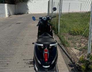 Peugeot Django 125cc Heritage Negra