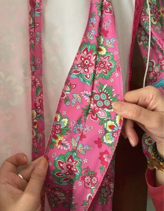 Traje de flamenca canastero rosa con dibujos