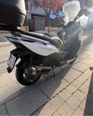Maxi Scooter + potente y comoda Kymco Xciting 400i