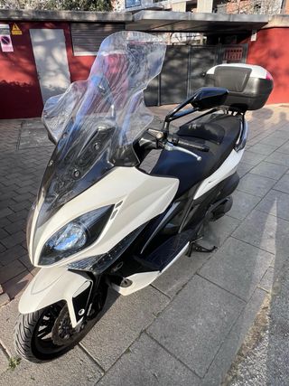 Maxi Scooter + potente y comoda Kymco Xciting 400i