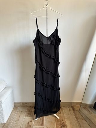 Vestido largo negro con volantes