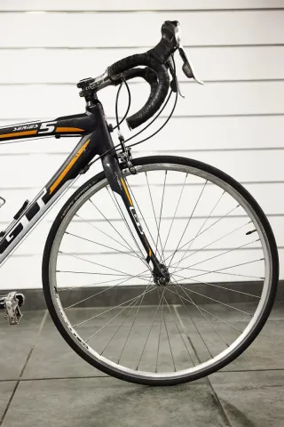 Bicicleta de carretera GT Series 5