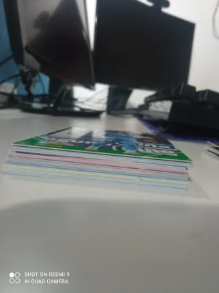 Cartas coleccionables fútbol y Pokémon