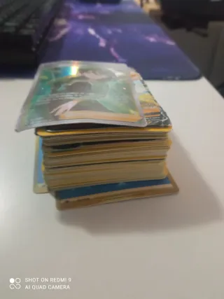Cartas coleccionables fútbol y Pokémon