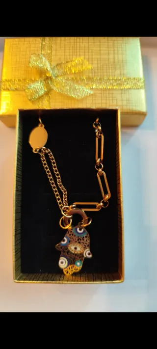 Collar chapado en oro 18 k con mano de Fátima