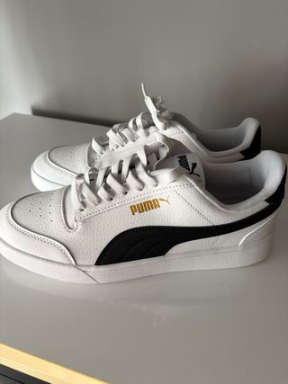 Zapatillas Puma Blancas y Negras