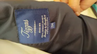 Traje de comunión azul y detalles en rojo