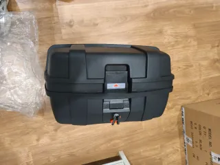 Baúl Moto 47L Negro (dos cascos)