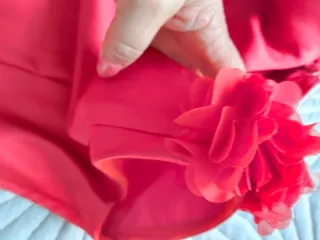 Vestido rojo con flores