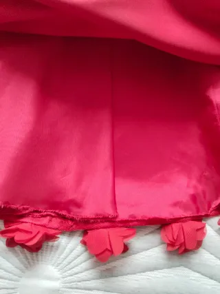 Vestido rojo con flores