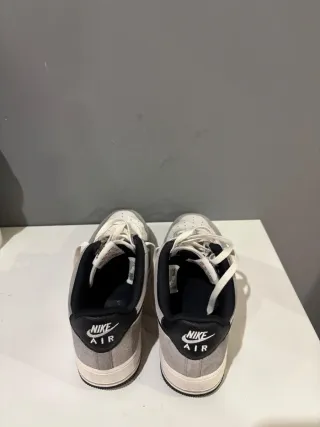 Nike Air Force 1 '07 LV8 Gris/Blanco