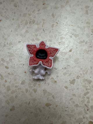 Muñeco Kinder Joy Stranger Things SOLO EN PERSONA