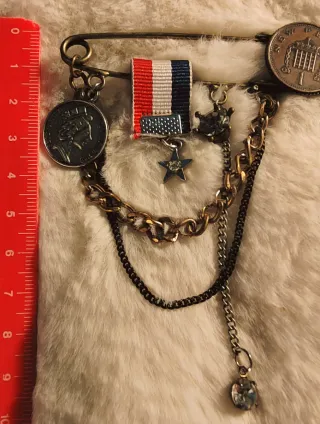 Broche imperdible vintage steampunk moneda cadena