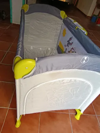 Cuna de viaje plegable