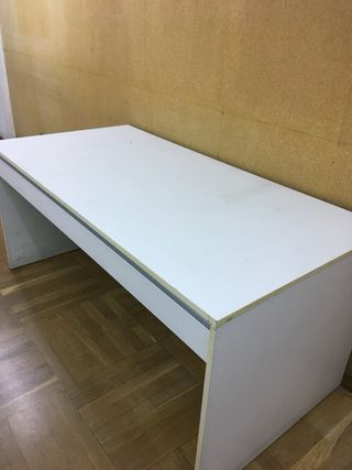 Mesa de oficina Mjölnir con cajonera de planos