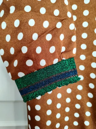 Vestido marrón lunares blancos