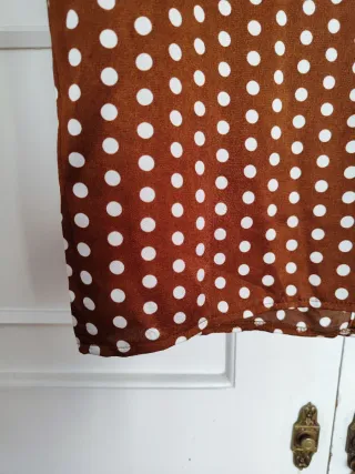 Vestido marrón lunares blancos