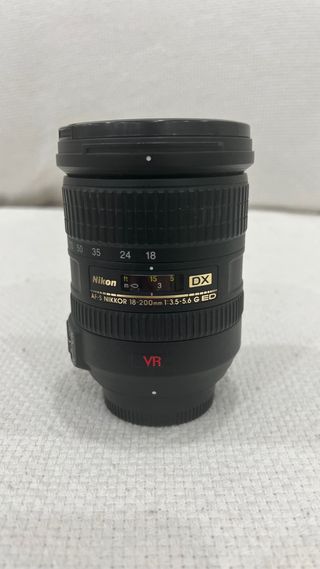 Objetivo Nikon AF-S DX Nikkor 18-200mm VR